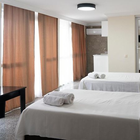 Hotel Carleone Batumi Bagian luar foto