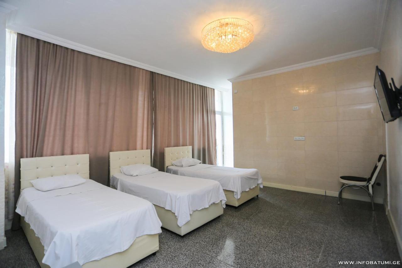 Hotel Carleone Batumi Bagian luar foto