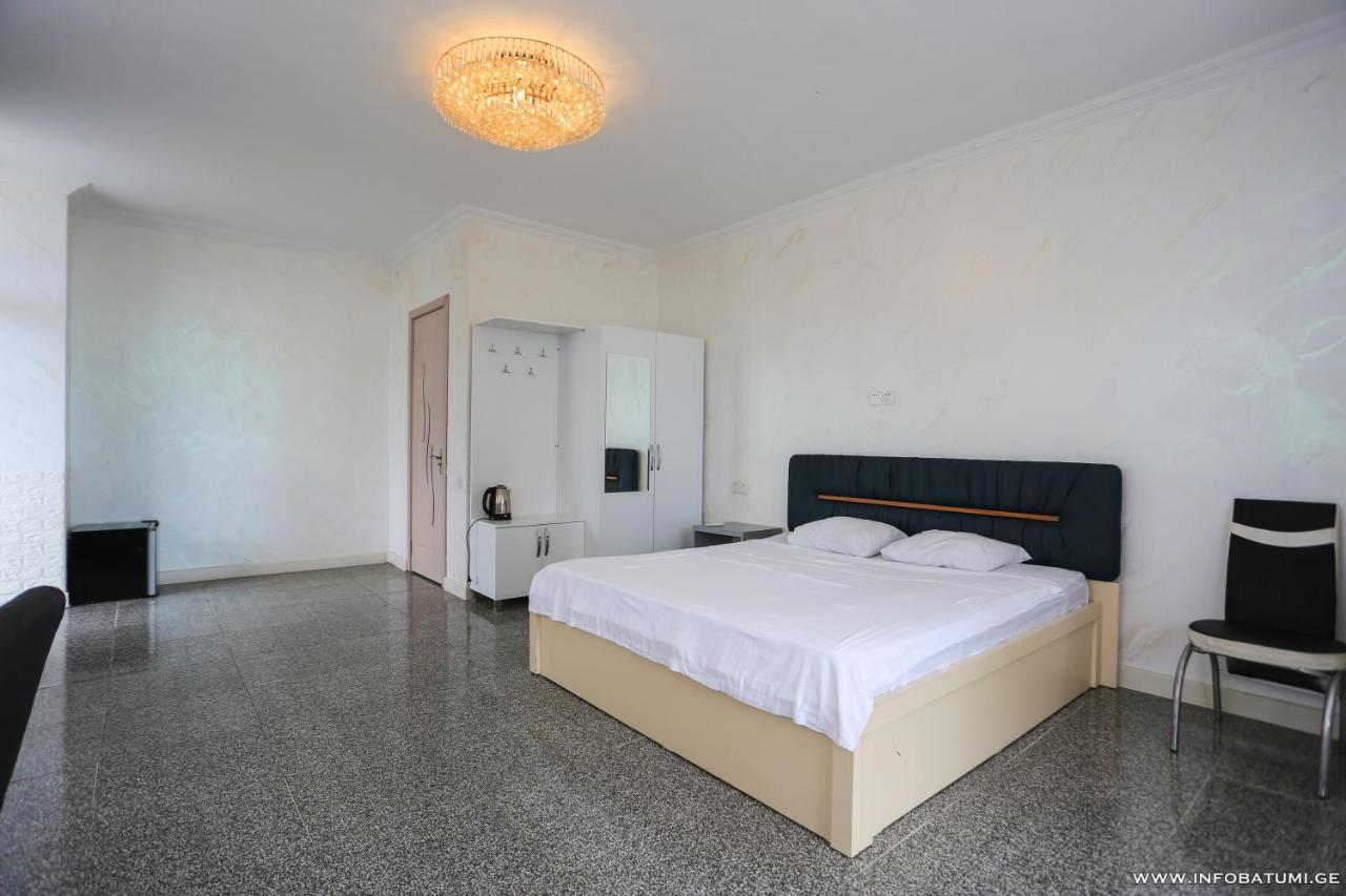 Hotel Carleone Batumi Bagian luar foto