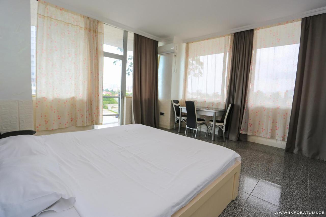 Hotel Carleone Batumi Bagian luar foto