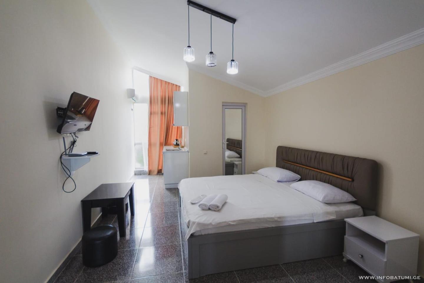 Hotel Carleone Batumi Bagian luar foto